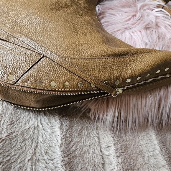 Brand new Vince Camuto hobo shoulder bag in Tan - Picture 3 of 10